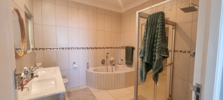 To Let 3 Bedroom Property for Rent in Dana Bay Western Cape